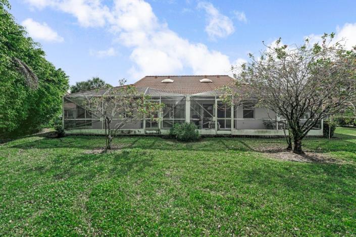 Image No.35-2 Bed Villa for sale