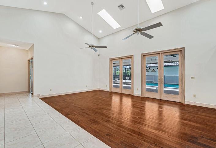 Image No.6-5 Bed House for sale