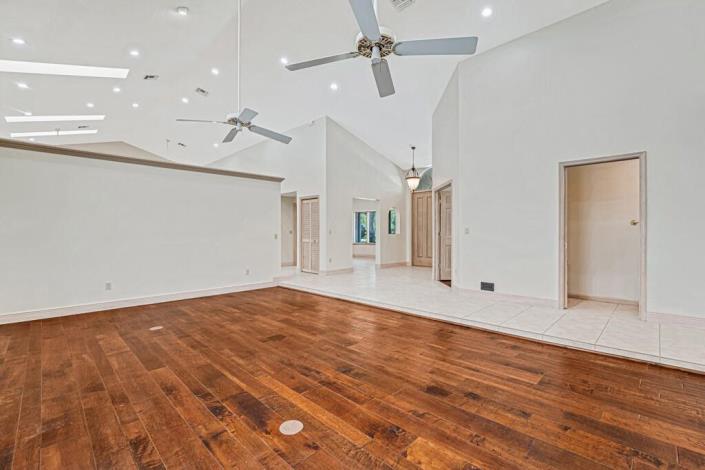 Image No.7-5 Bed House for sale