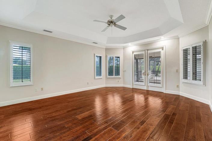 Image No.9-5 Bed House for sale