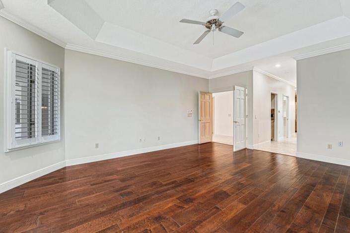 Image No.10-5 Bed House for sale