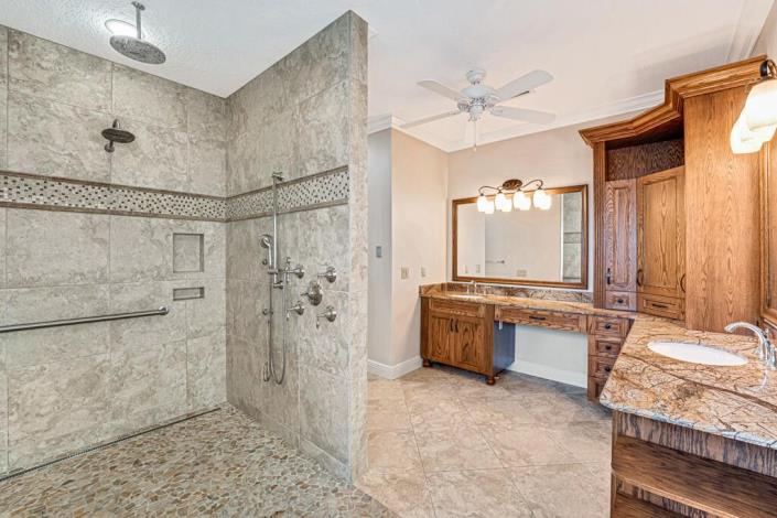 Image No.13-5 Bed House for sale