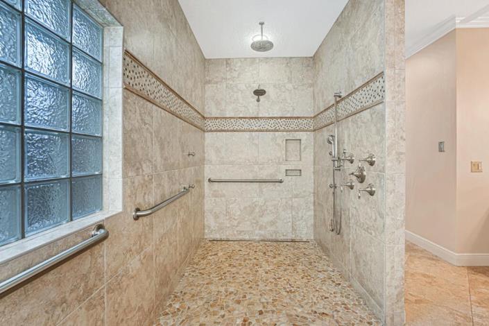 Image No.14-5 Bed House for sale