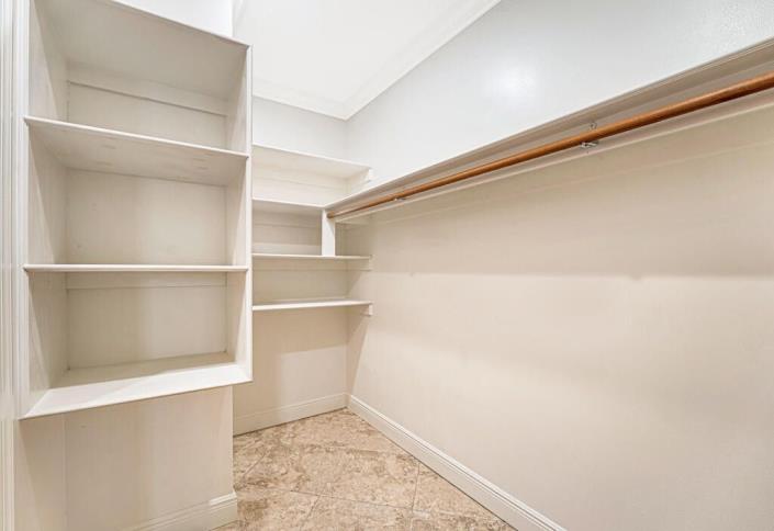 Image No.17-5 Bed House for sale