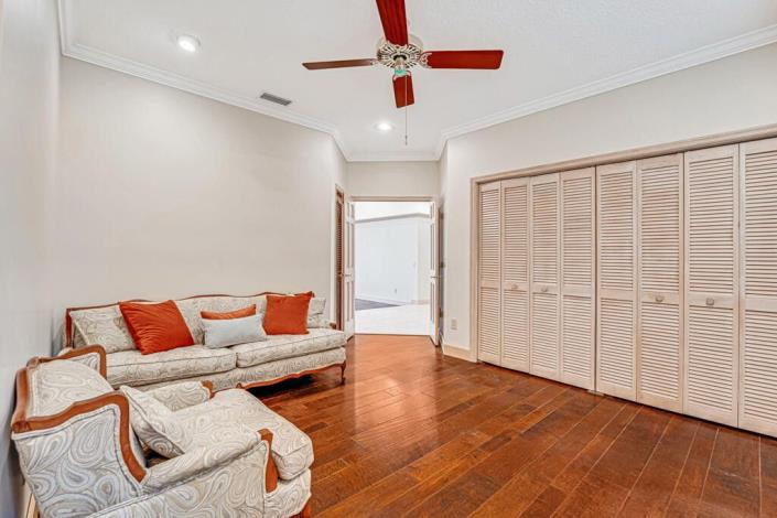 Image No.19-5 Bed House for sale