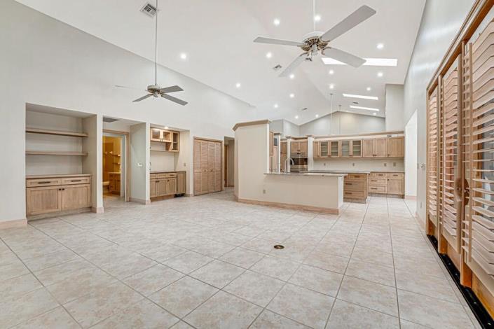 Image No.22-5 Bed House for sale