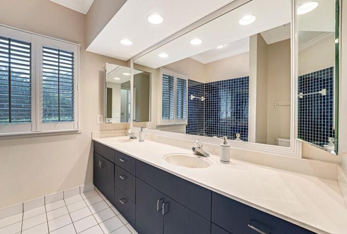 Image No.28-5 Bed House for sale