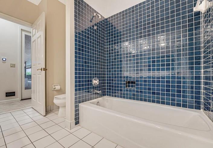 Image No.30-5 Bed House for sale