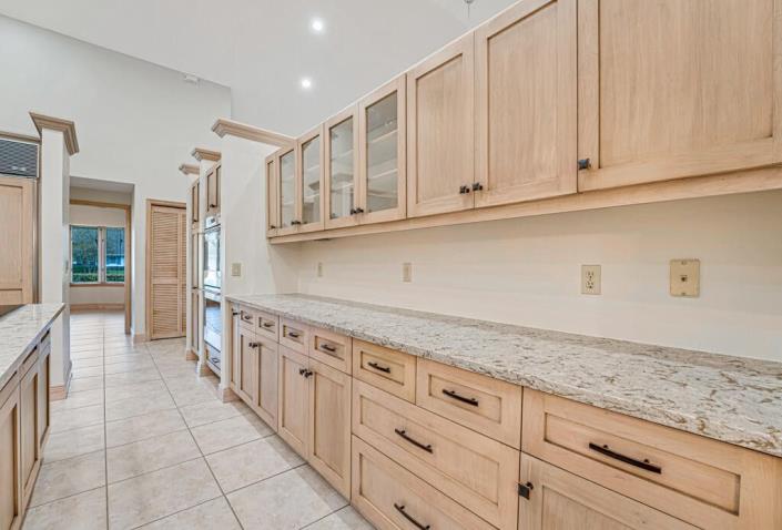 Image No.36-5 Bed House for sale