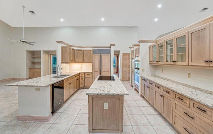 Image No.39-5 Bed House for sale