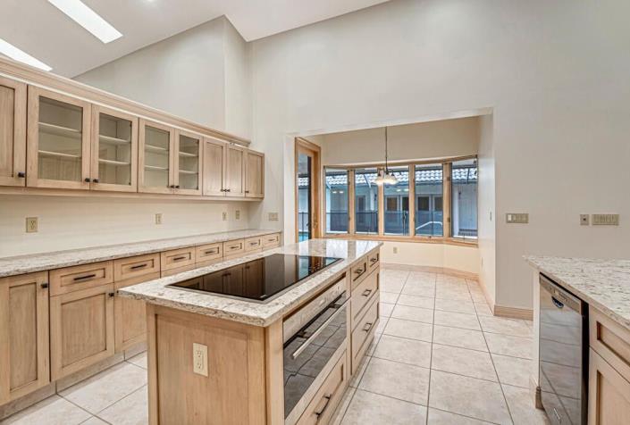 Image No.40-5 Bed House for sale