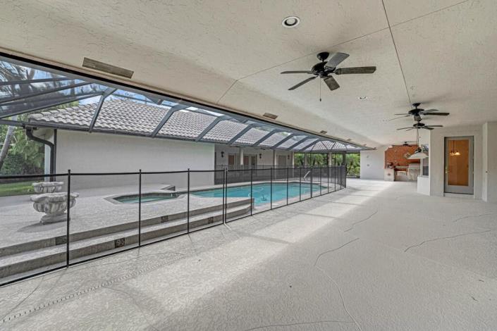 Image No.45-5 Bed House for sale