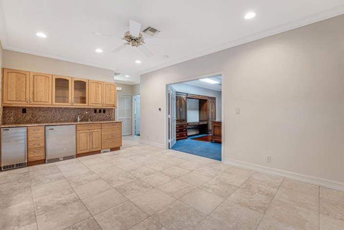 Image No.50-5 Bed House for sale