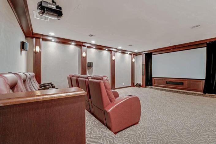 Image No.55-5 Bed House for sale