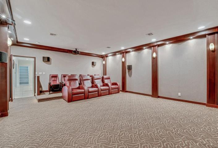 Image No.56-5 Bed House for sale