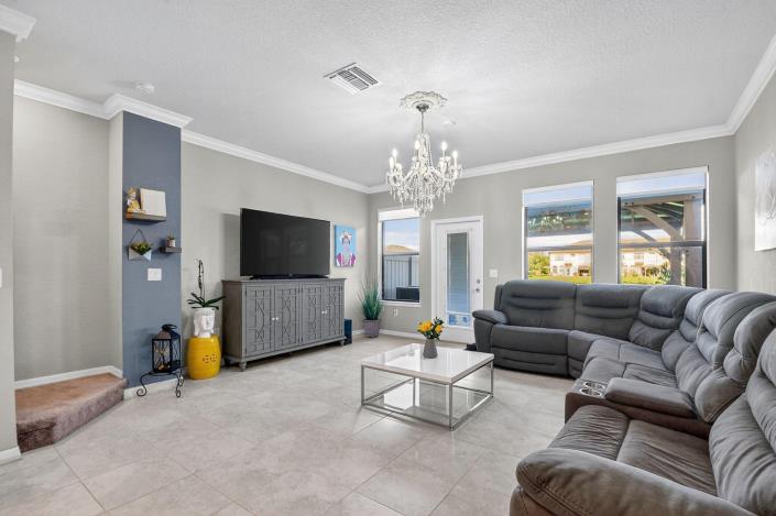 Image No.11-3 Bed Townhouse for sale