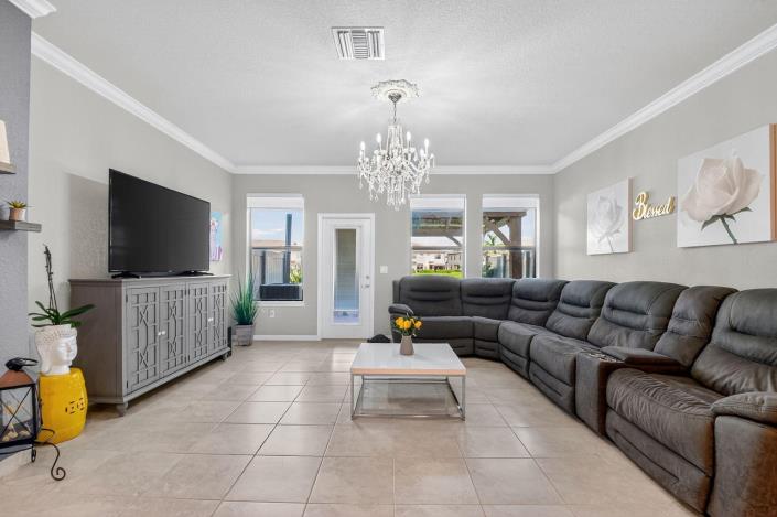 Image No.12-3 Bed Townhouse for sale