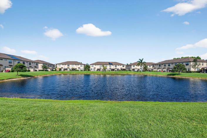 Image No.37-3 Bed Townhouse for sale