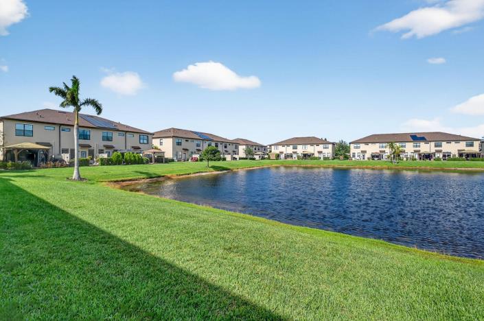 Image No.36-3 Bed Townhouse for sale