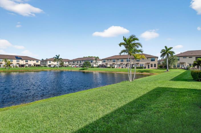 Image No.38-3 Bed Townhouse for sale