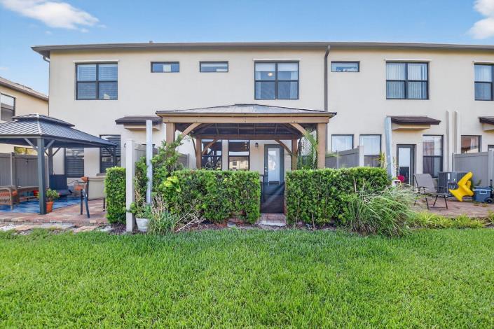 Image No.42-3 Bed Townhouse for sale