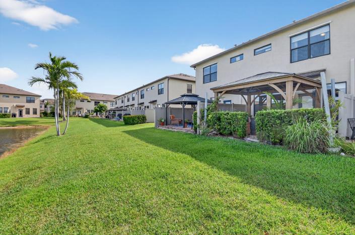 Image No.44-3 Bed Townhouse for sale