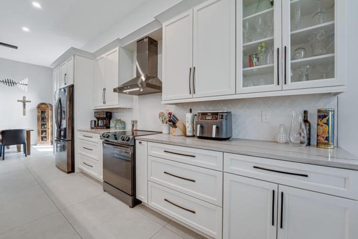 Image No.17-3 Bed House for sale