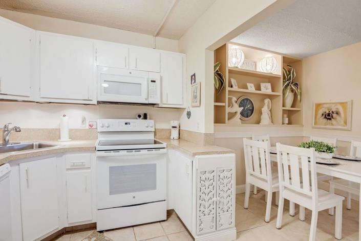 Image No.8-2 Bed Condo for sale