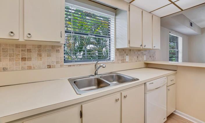 Image No.8-2 Bed Condo for sale