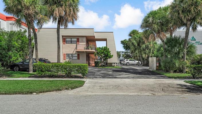 Image No.20-2 Bed Condo for sale