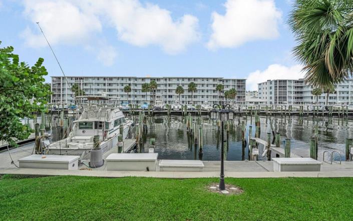 Image No.25-2 Bed Condo for sale