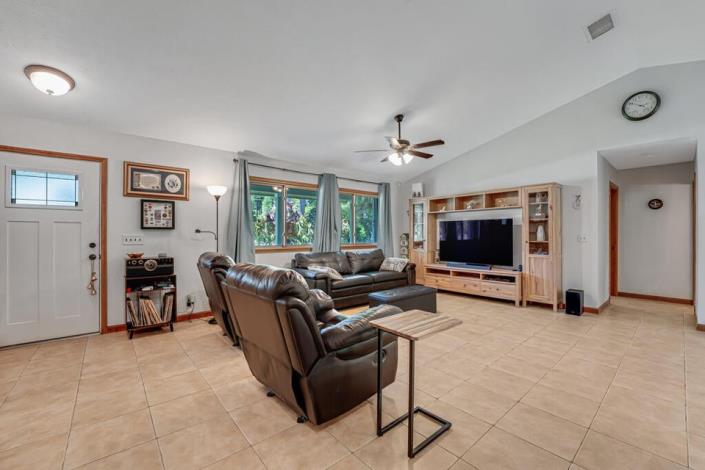 Image No.6-4 Bed House for sale