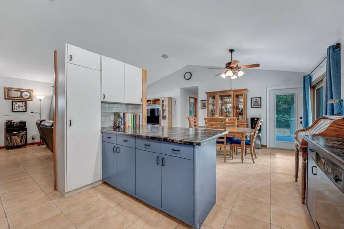 Image No.16-4 Bed House for sale