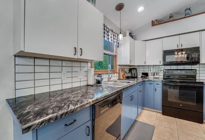 Image No.18-4 Bed House for sale