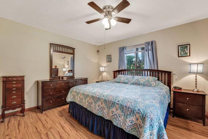 Image No.21-4 Bed House for sale