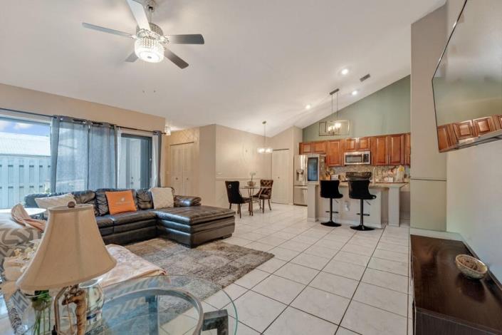 Image No.19-3 Bed Villa for sale