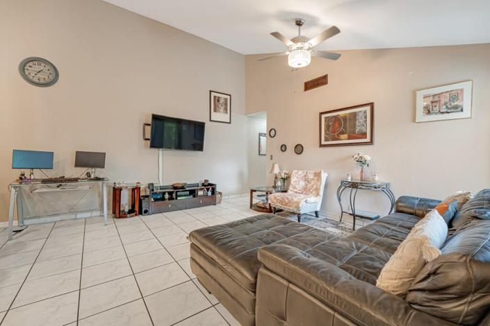 Image No.20-3 Bed Villa for sale