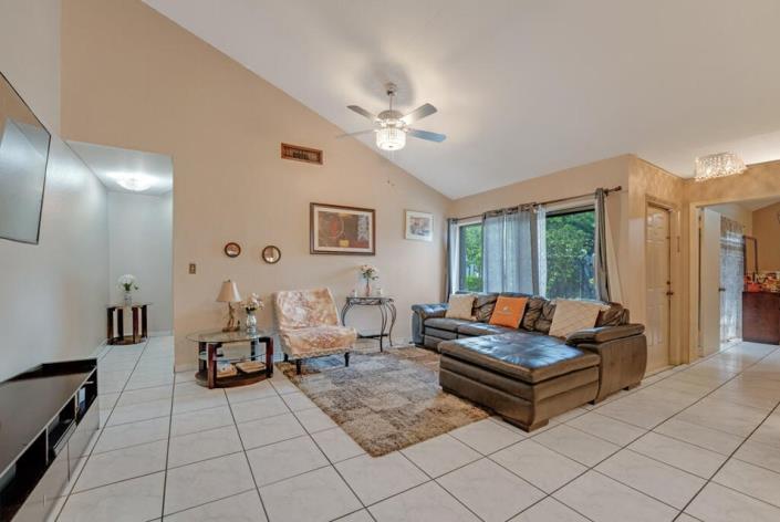 Image No.21-3 Bed Villa for sale