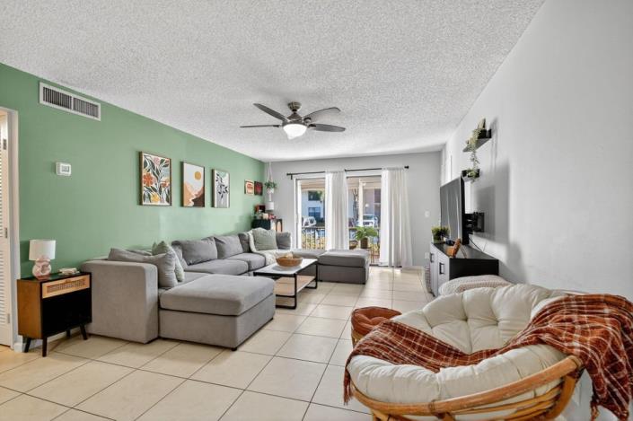 Image No.5-2 Bed Condo for sale