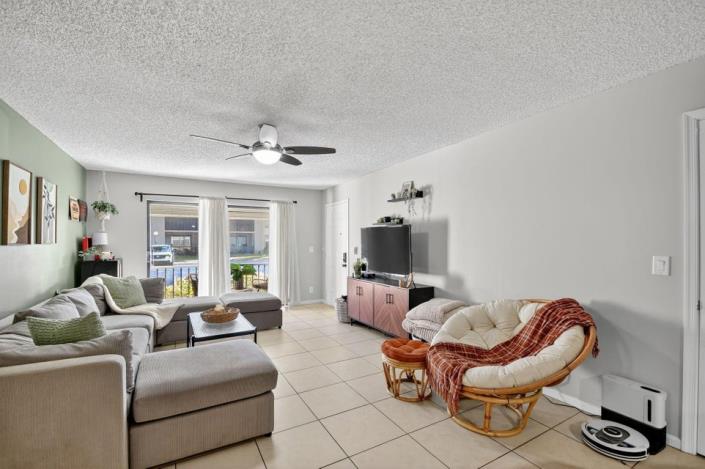 Image No.6-2 Bed Condo for sale