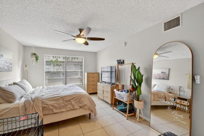 Image No.20-2 Bed Condo for sale