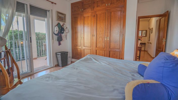 Image No.17-3 Bed Country Property for sale