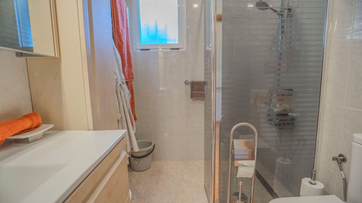 Image No.24-3 Bed Country Property for sale