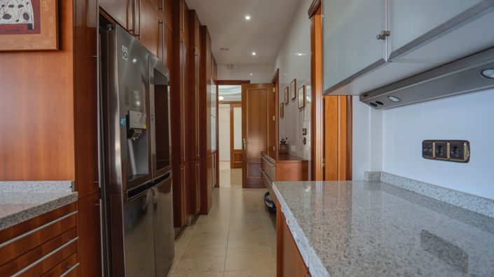 Image No.19-5 Bed Apartment for sale