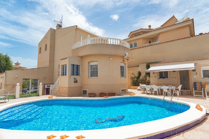 Image No.2-5 Bed Villa for sale