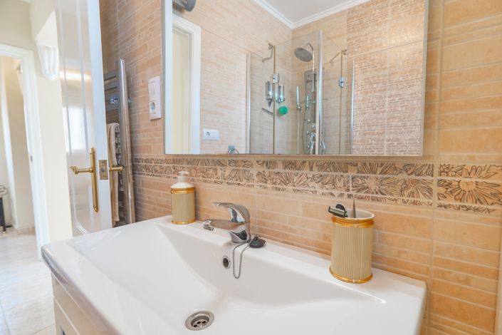 Image No.29-5 Bed Villa for sale