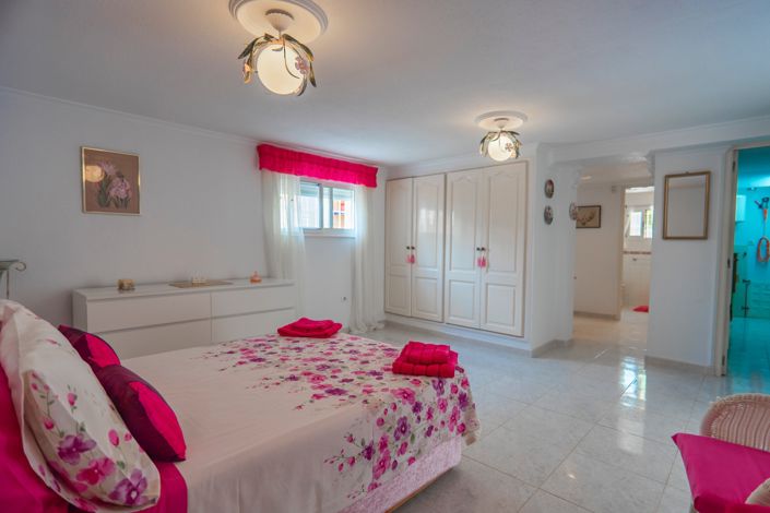 Image No.38-5 Bed Villa for sale