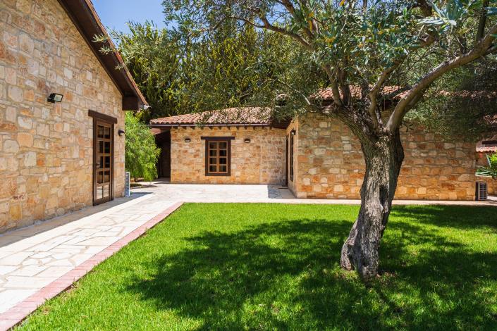 Image No.5-8 Bed Mansion for sale