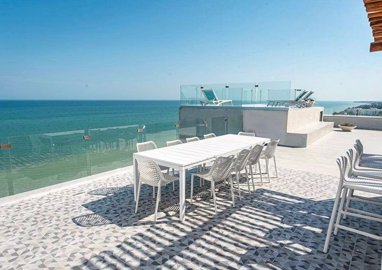 1 - Chicxulub, Penthouse