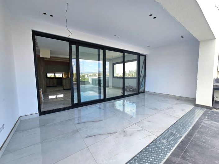 Image No.1-3 Bed Apartment for sale